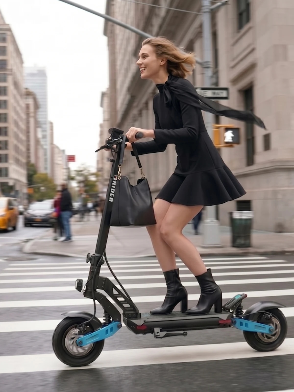 RIDER 10X PRO — רוכב חוצה צומת סואן בניו יורק באור זהוב